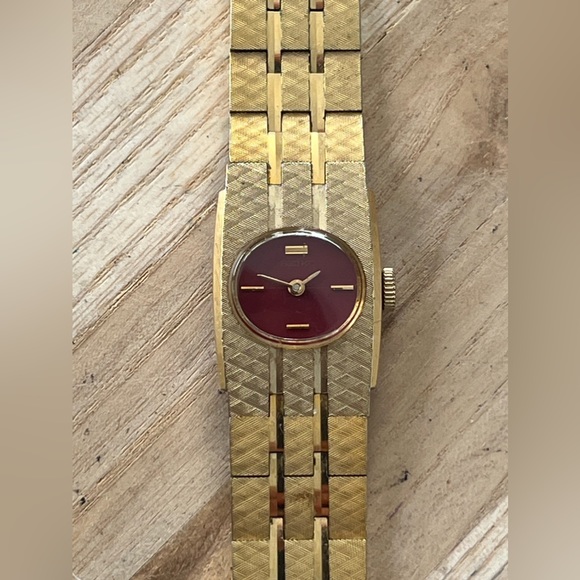 Seiko Rare Vintage Mechanical Winding Ladies Watch Gold Tone Bracelet Red Dial - Picture 1 of 15